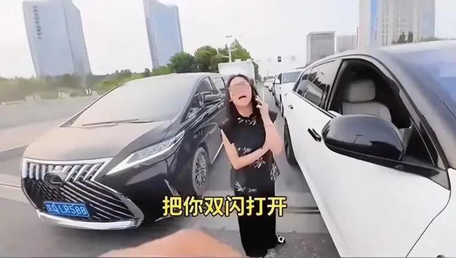 司机气到流产公布完整行车记录仪河北女司机与骑手冲突后续：女(图6)